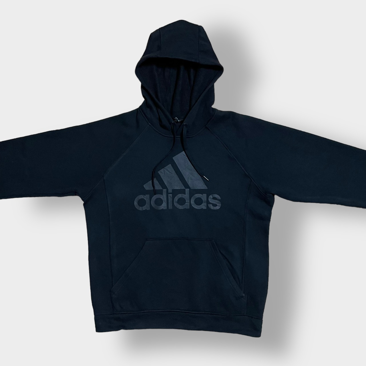 adidas プリント パフォーマンスロゴ パーカー M プルオーバー スウェット フーディー アディダス ラグランスリーブ 黒 us古着