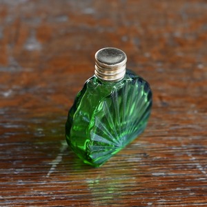 Perfume Bottle/ 香水瓶〈 チェコガラス・オブジェ・ディスプレイ・アンティーク・ヴィンテージ 〉