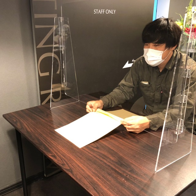 【SALE】高さ調整機能付き900×600mm アクリルパーテーション