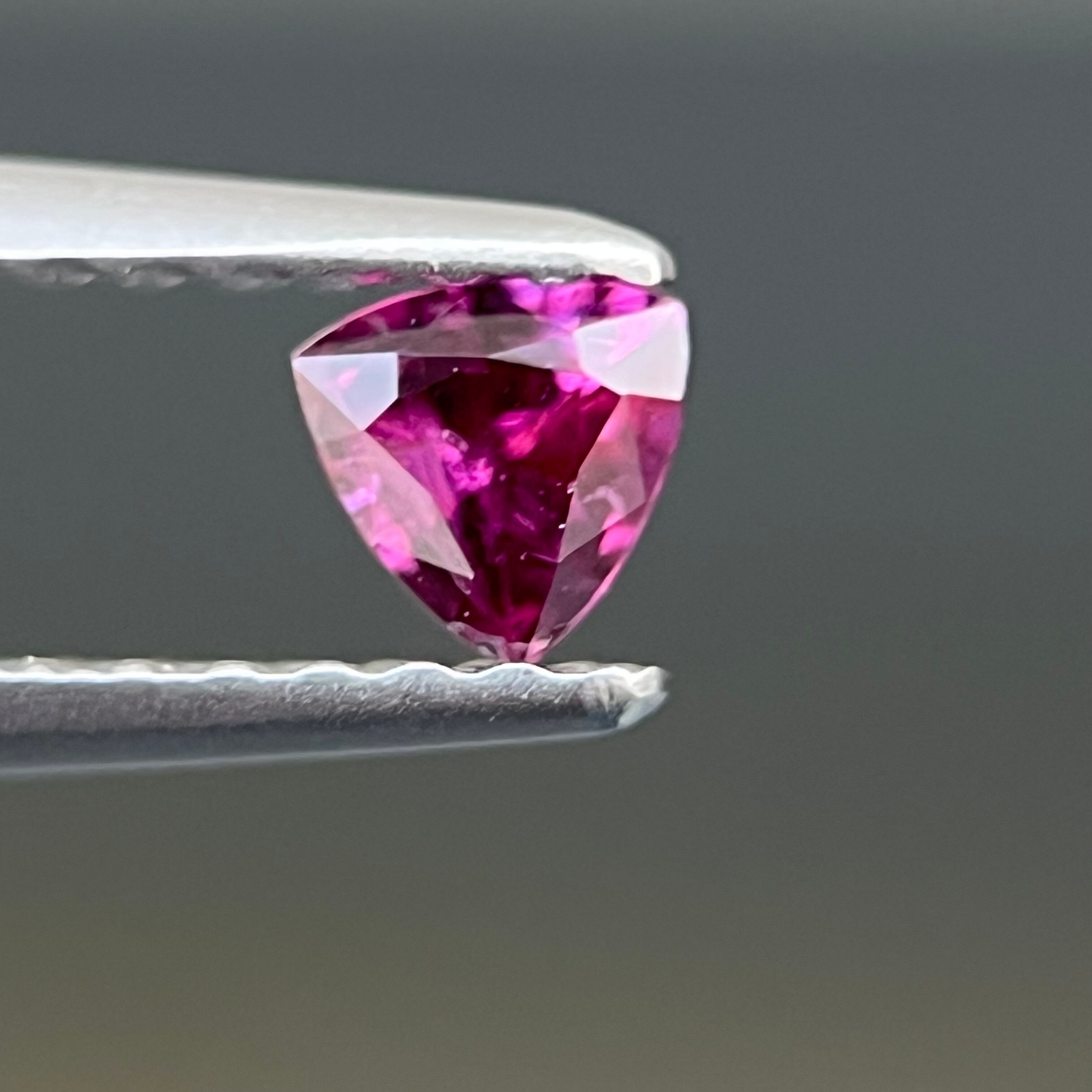 クロムカラートルマリン 5.9x5.8mm, 0.86ct, タンザニア産 | PAY ID