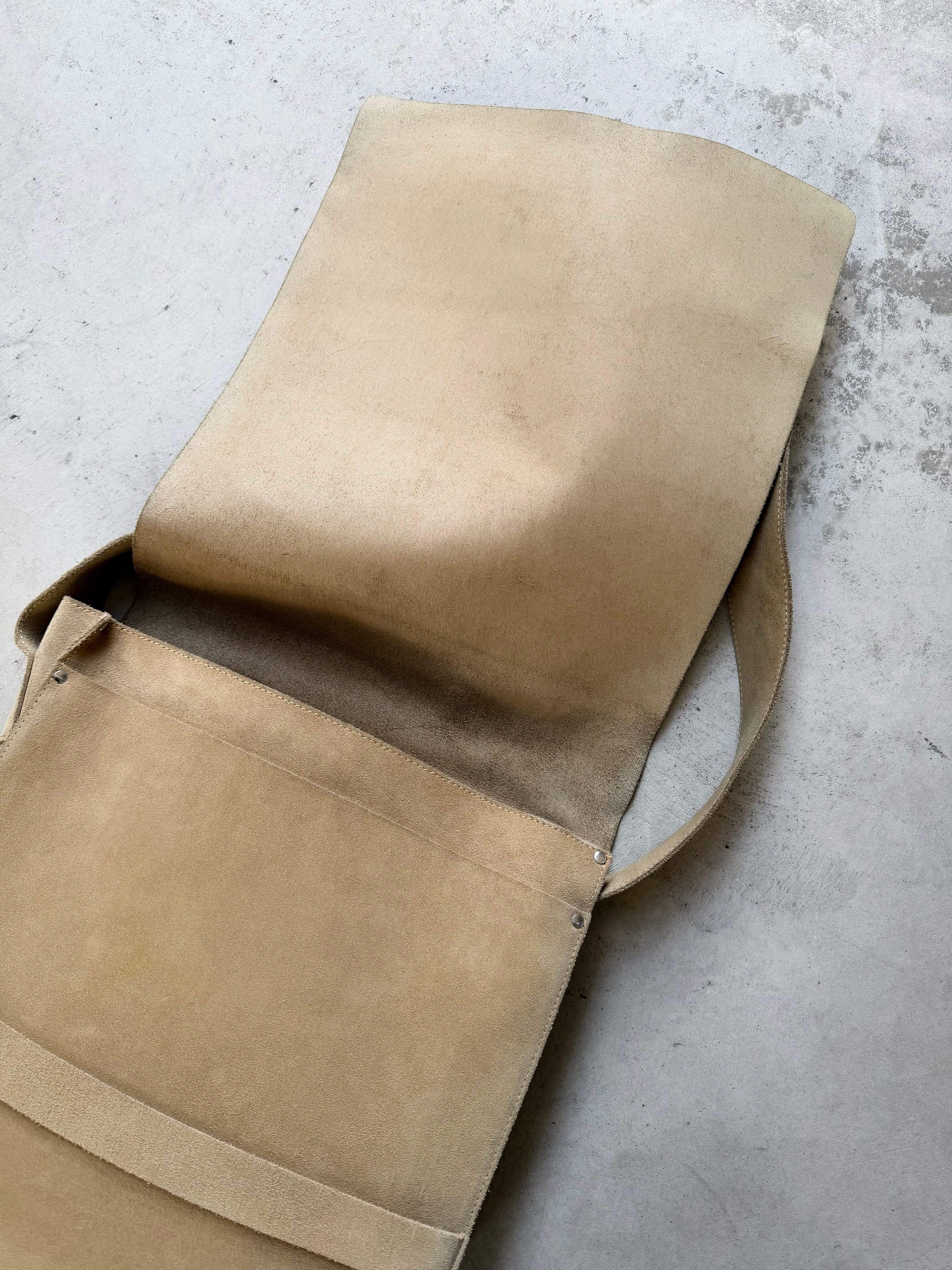 90s A.P.C. beige suede leather shoulder record bag | JESUS ARTOIS