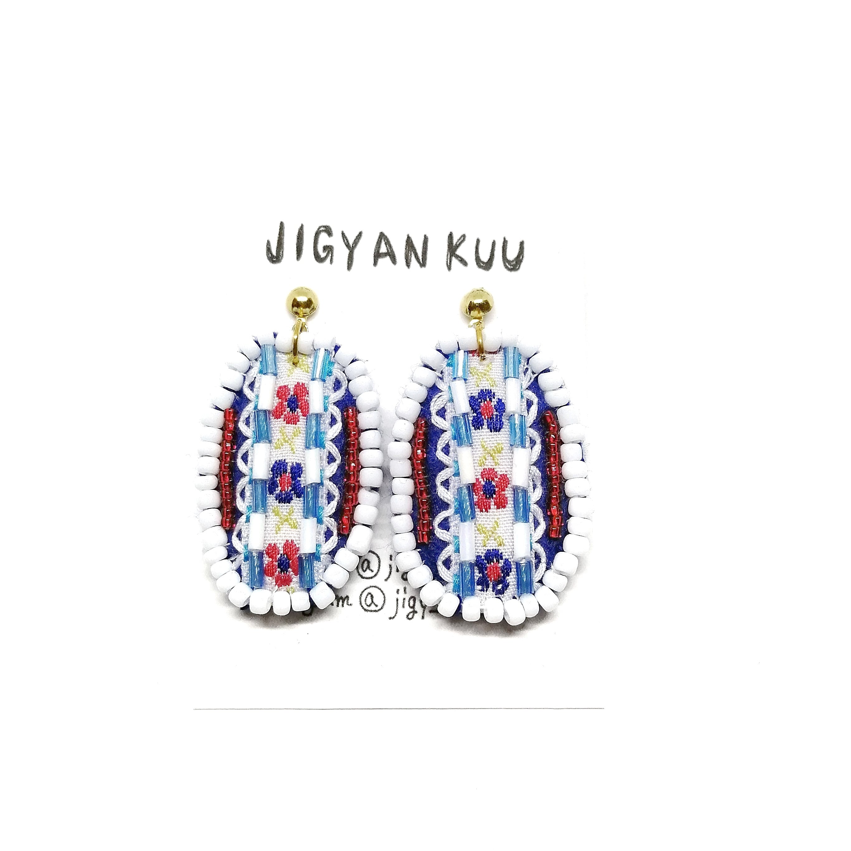 チロリアンテープ×青 ビーズ刺繍のピアス | JIGY AN KUU