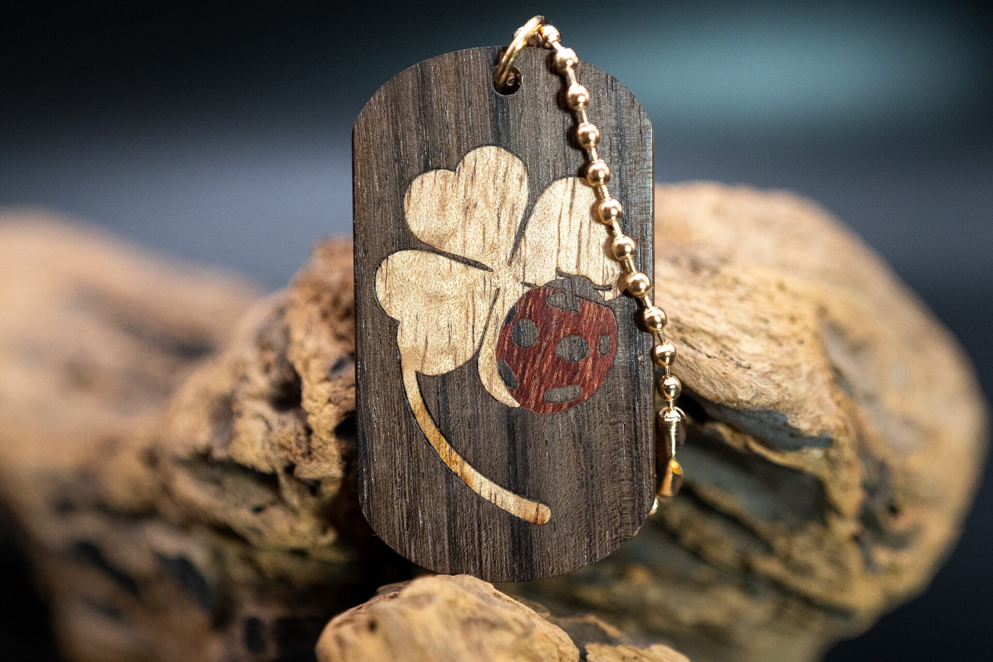 インドローズ ドッグタグ 象嵌 幸運を運ぶナナホシテントウ