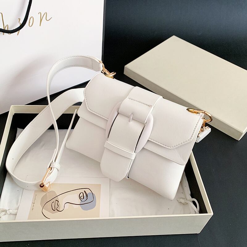 レディースバッグ2020夏のニューウェーブインワイルドブロードバンドショルダーメッセンジャーバッグネットレッドファッションスモールスクエアバッグ Tiancai_Wing_Bag3889772