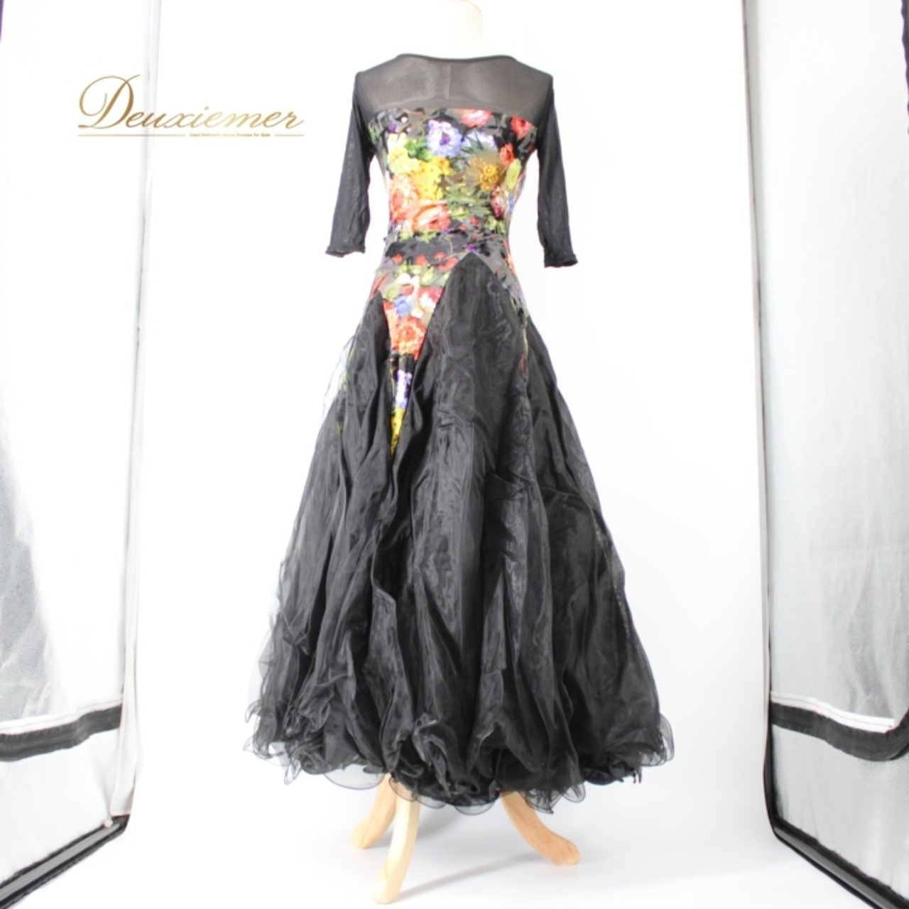 社交ダンス 衣装 スタンダード ドレス ワンピース パーティドレス YILINFEIER 黒 赤 ブラック系 レッド系 花柄 レース 派手 上品 大きく広がるスカート 伸縮性有り 洗練されたデザイン シック 誕生日 結婚式 おしゃれ フォーマル カジュアル 着用シーン 多様 おすすめ 女性用 ドレスイベント