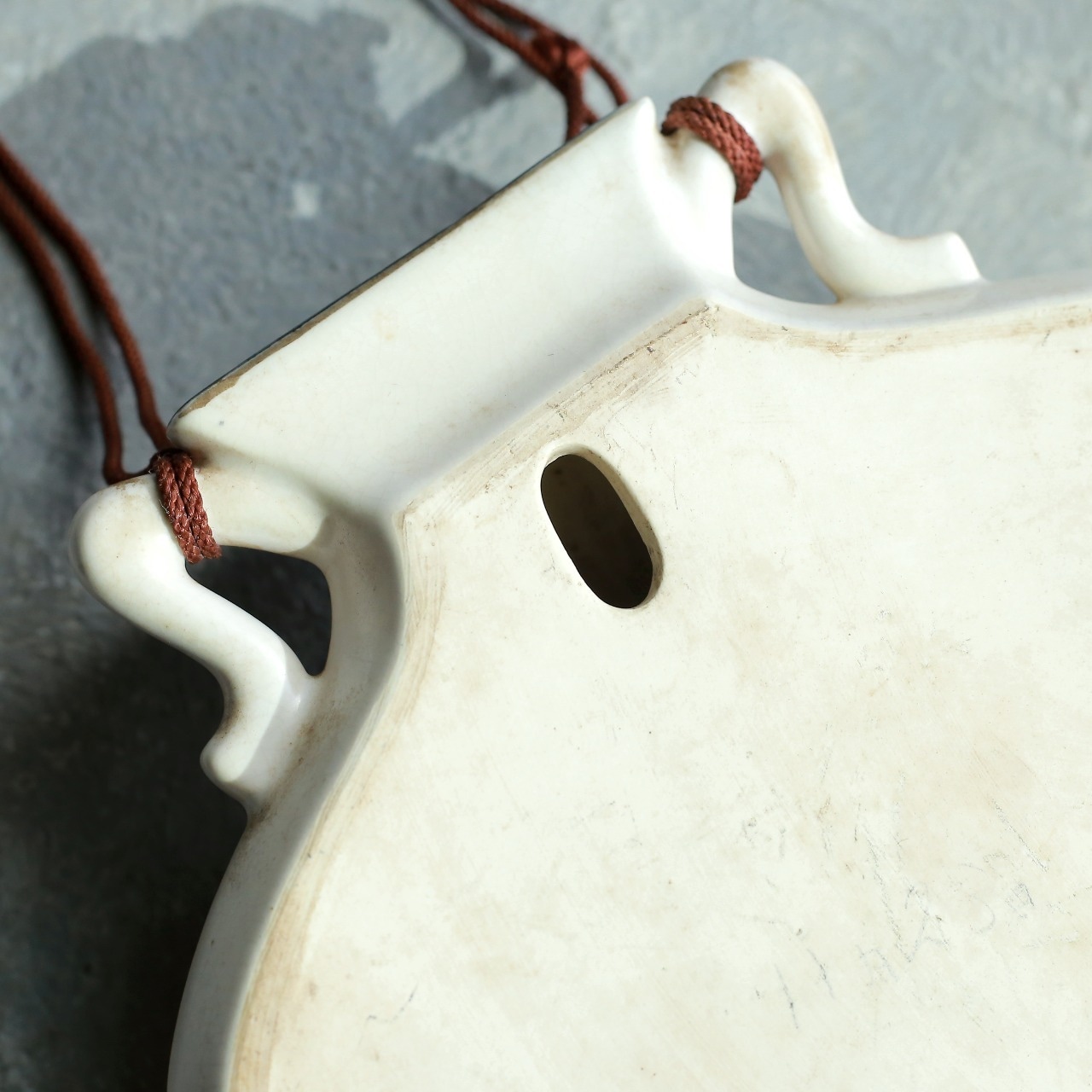 模様が美しい、魚のフラワーベース 1