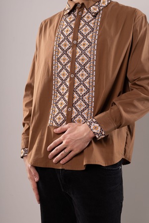 ウクライナ刺繍ヴィシヴァンカ　綿　クロスステッチ手刺繍　XLサイズ　メンズ