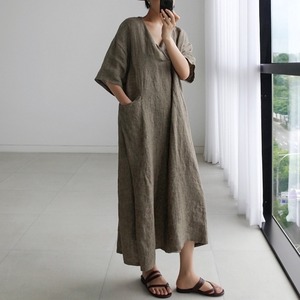 ワンピース レディース 送料無料 3色展開 シャツワンピース フレアワンピース ロングワンピース マキシワンピース Vネック 半袖 五分袖 5分袖 体型カバー 脚長 細見え 華奢見え スタイルアップ 二の腕カバー ロング丈 マキシ丈 カーキ ブラウン ブルー フェミニン きれいめ 上品 エレガント 大人女子 大人可愛い こなれ感 おしゃれ お洒落 カジュアル シンプル シック モダン スタイリッシュ 爽やか 涼し 清潔感 抜け感 春服 夏服 秋服 おでかけ デート 普段使い 重ね着 着回し 30代 20代