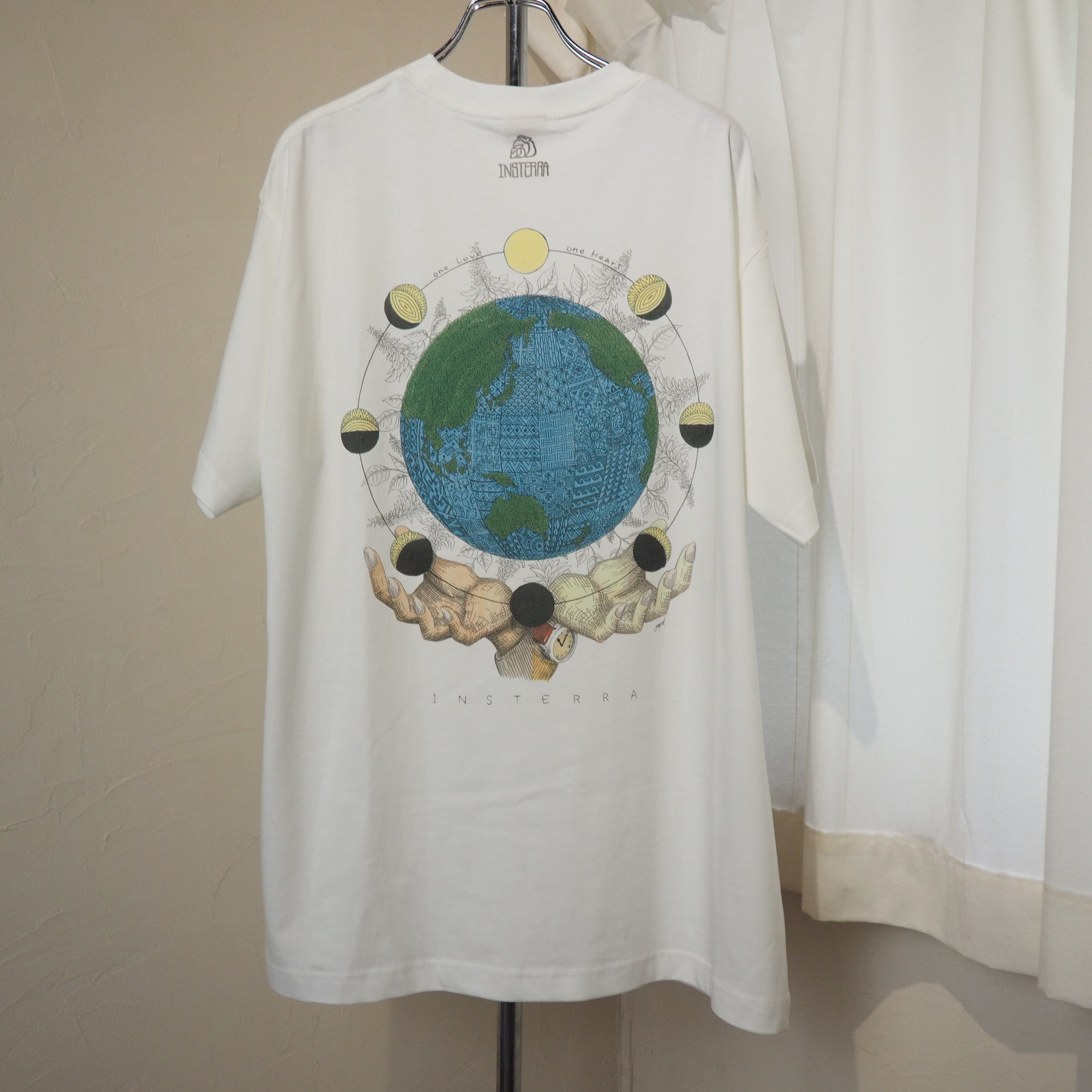 INSTERRAオーガニックコットン半袖アートTシャツ「One Earth」