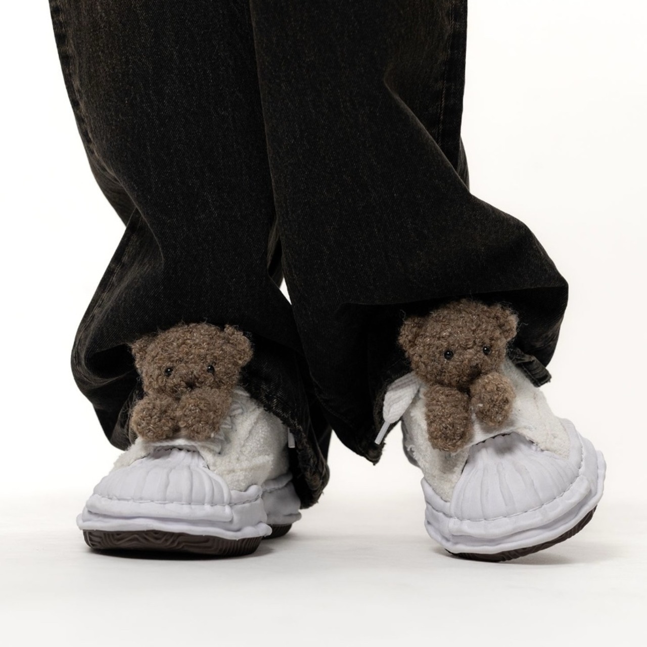 【Maison MIHARA YASUHIRO】BLAKEY EMBROIDERED LOW-TOP SNEAKERS - 10