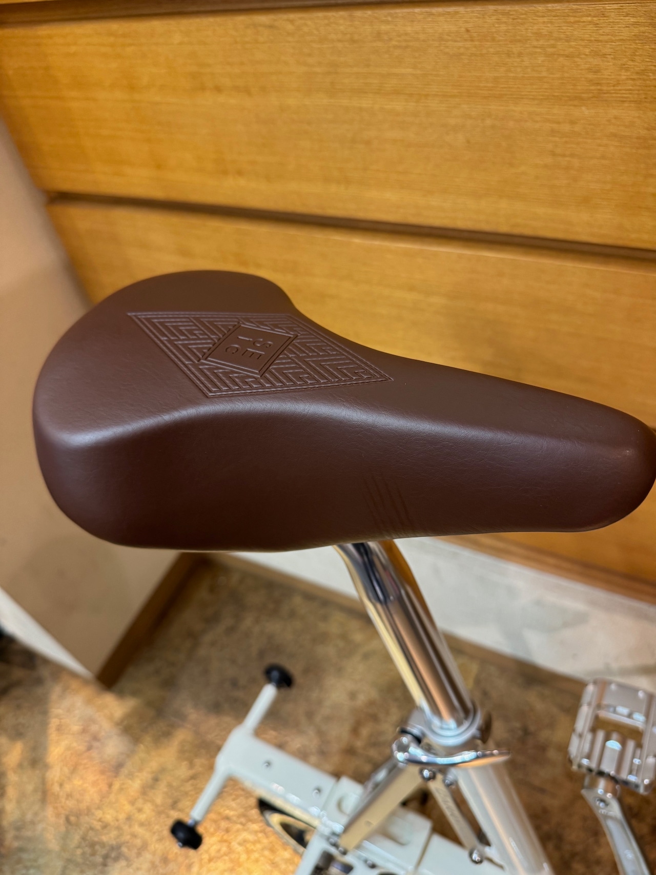 CarryMe x SEicコラボモデル　CLASSIC　カンノーリクリーム/ネイビーブルー