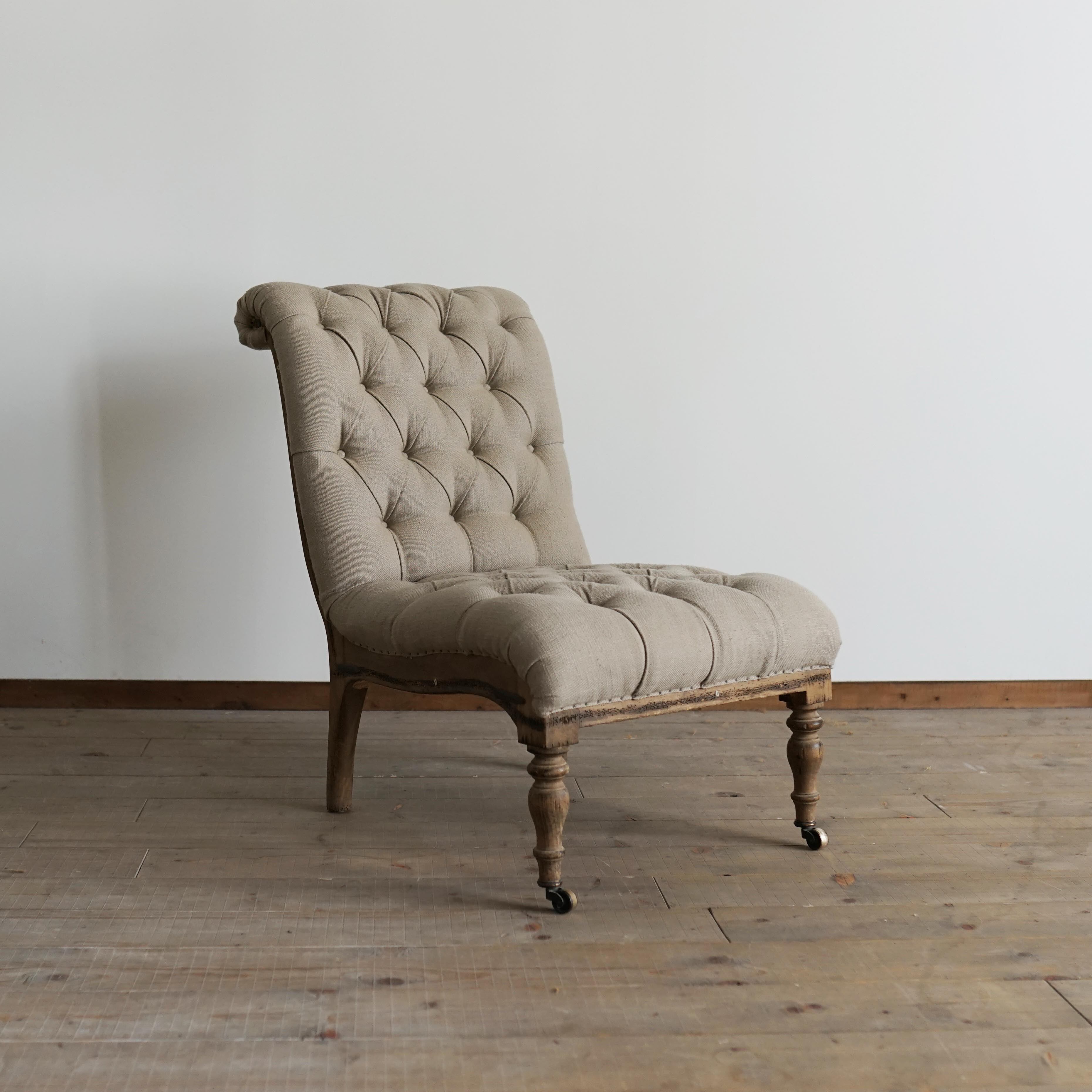 #02-14 Button cushion chair