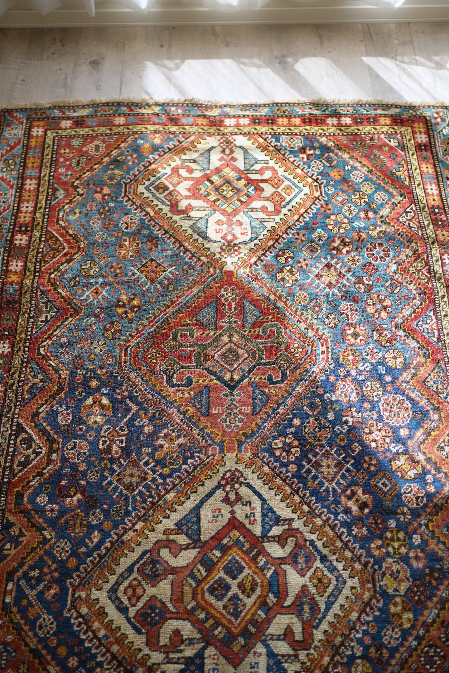 206】Antique Persian Khamseh rug 1880's | ヴィンテージラグ専門店