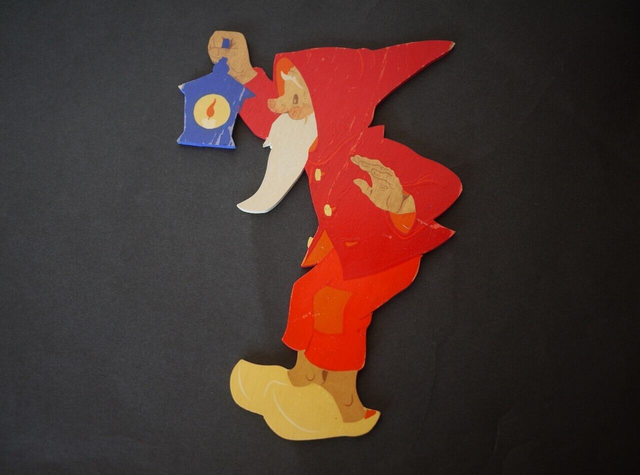 ランプとドワーフ 旧西ドイツ Märchen-Holzbild 壁飾り板絵