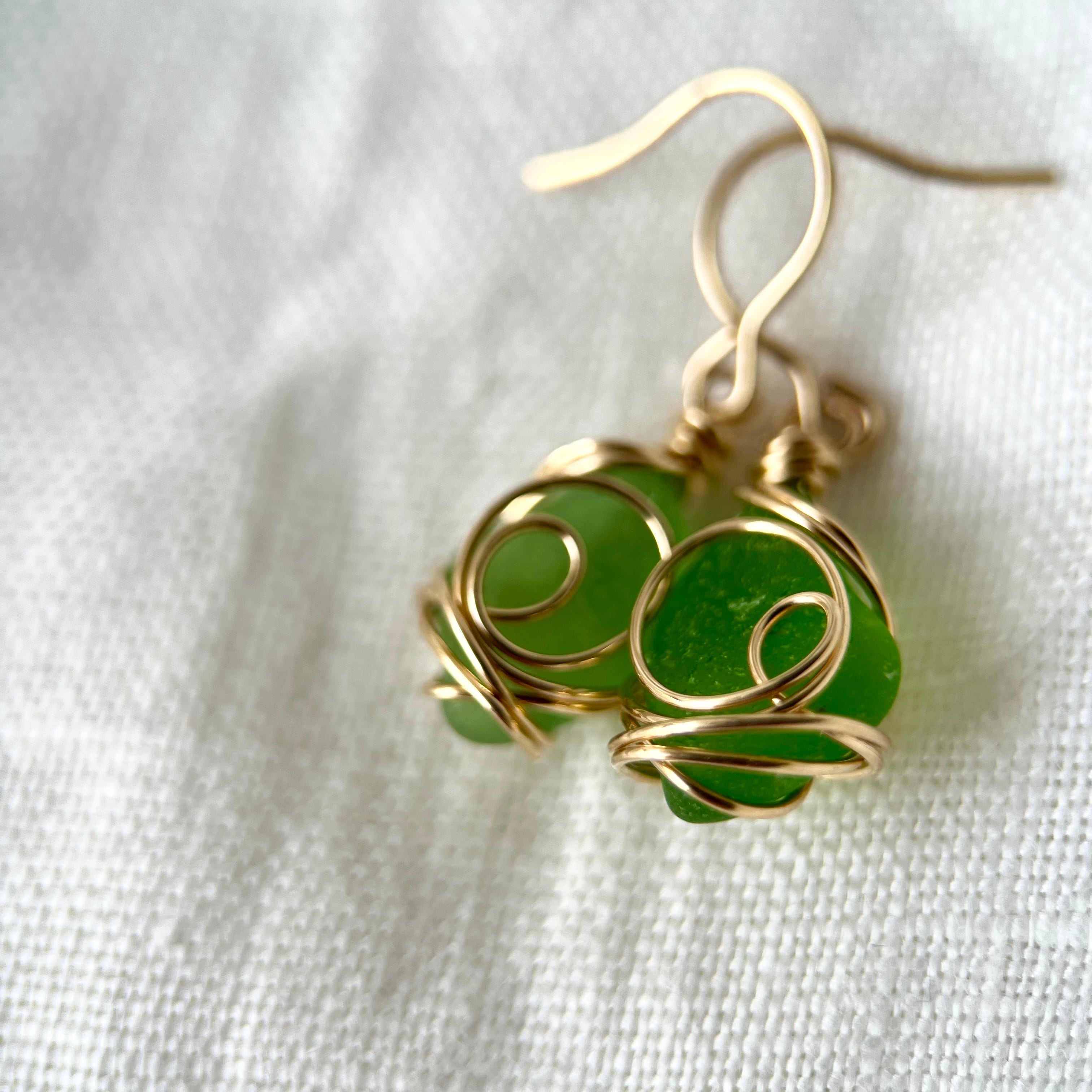 徳島シーグラス・14K》生き生きと生きるグリーンシーグラスのフック