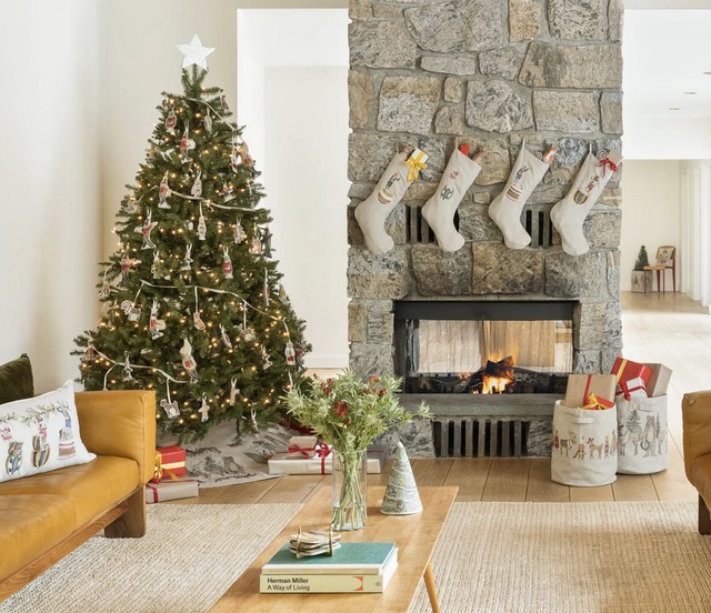 CORAL&TUSK [Raccoon with Present Ornament] プレゼントを持ったラクーン オーナメント (コーラル・アンド・タスク)