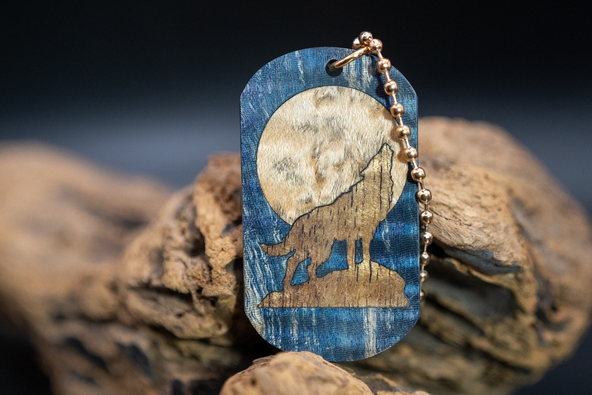 【 朧】スタビライズウッド 栃 縮杢 ドッグタグ 象嵌 月と狼