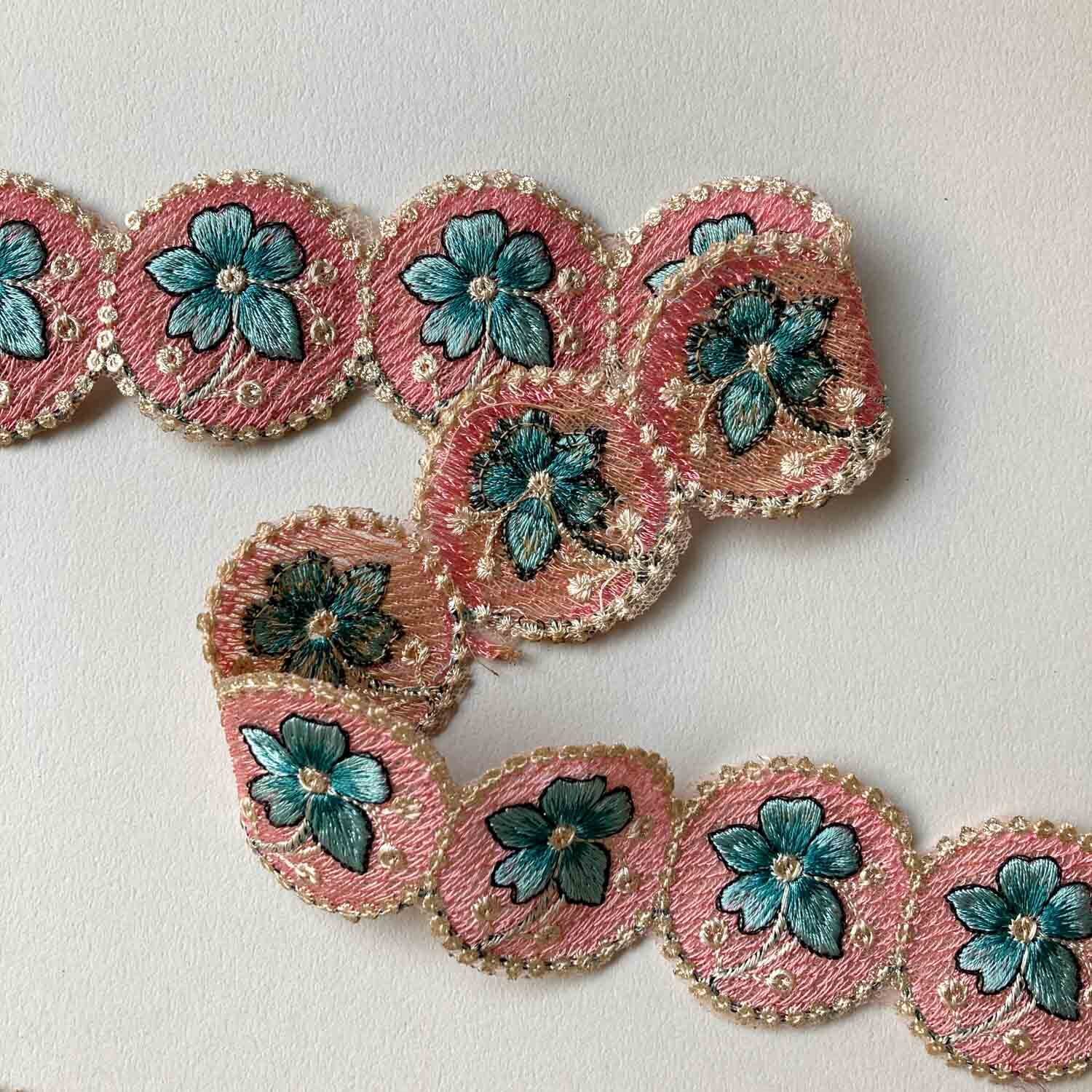 メグえもん 様お取引中⭐3655⭐❣️大人可愛い春夏アクセ❣️オリジナル✴インド刺繍 再入荷〉一輪花の丸モチーフインド刺繍レース（50cm〜） | Dua