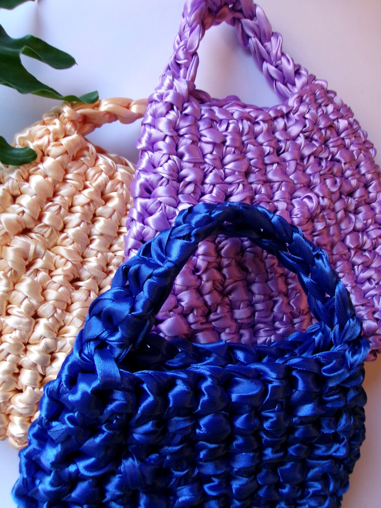 “MANUS” Satin ribbon bag