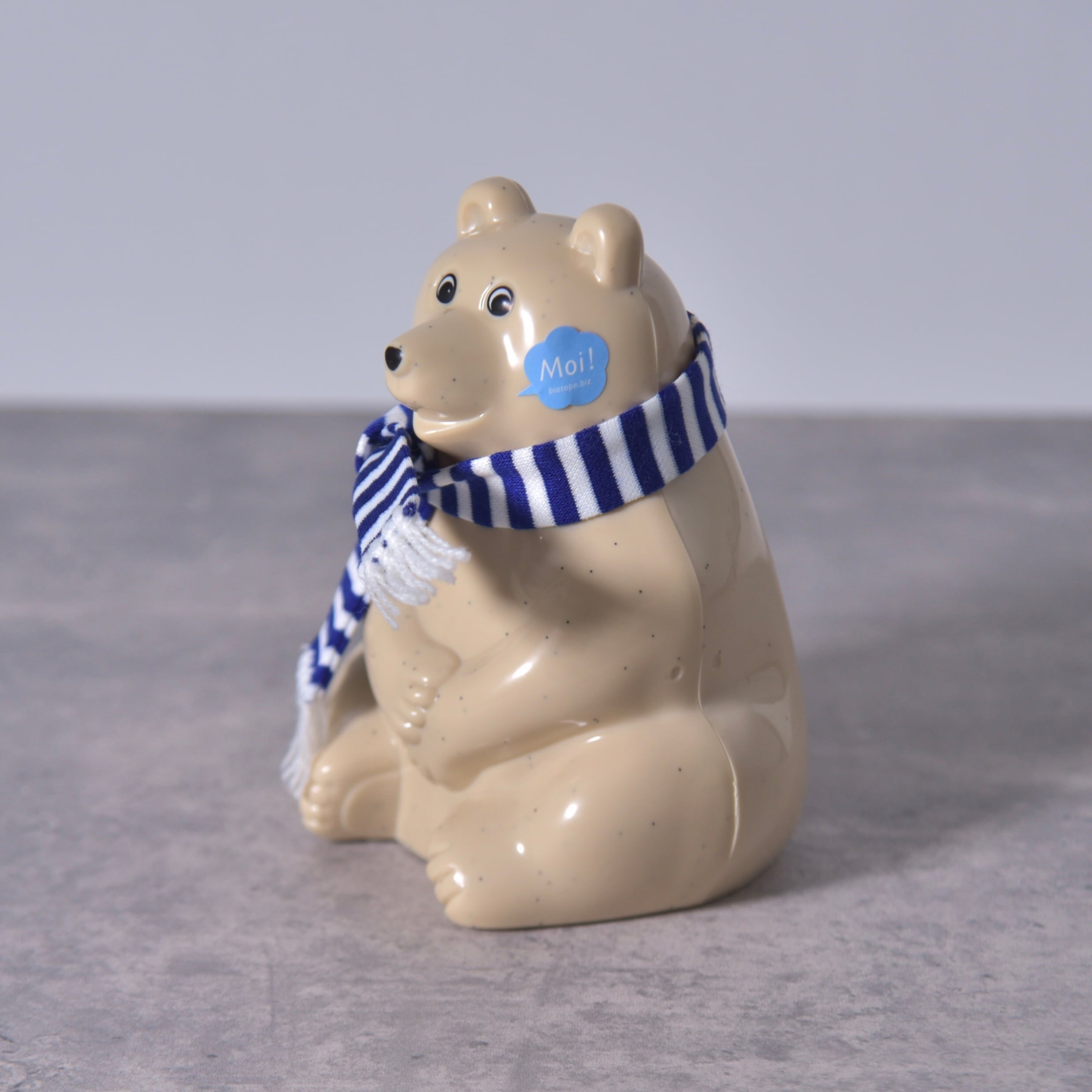 Moi！| Polar Bear Money BOX 2025 | マフラー付きしろくま貯金箱