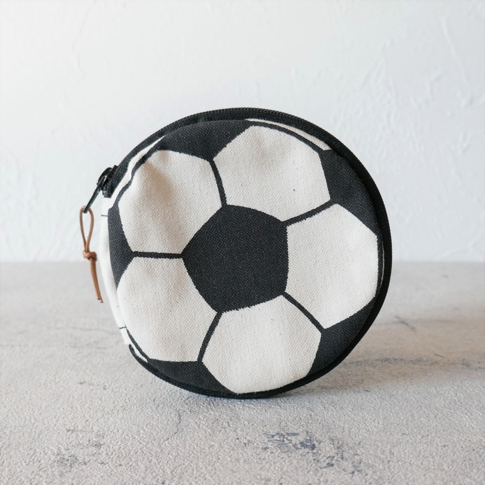 サッカーボールポーチ | zakka 7070ーオリジナルテキスタイル、手染め