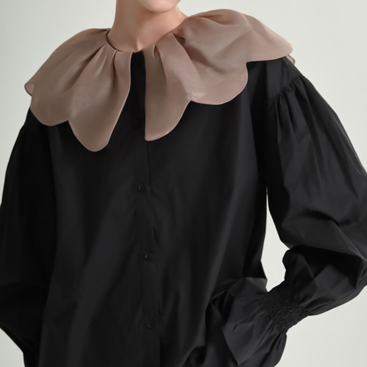 Large collar mid-length frill shirt(ME056)