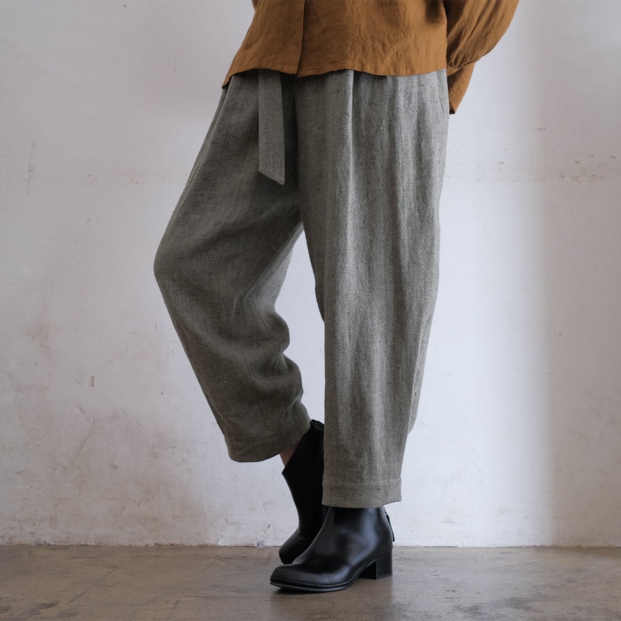 unisex egg pants A／herringbone linen〈gray×olive〉 | SALUÉ