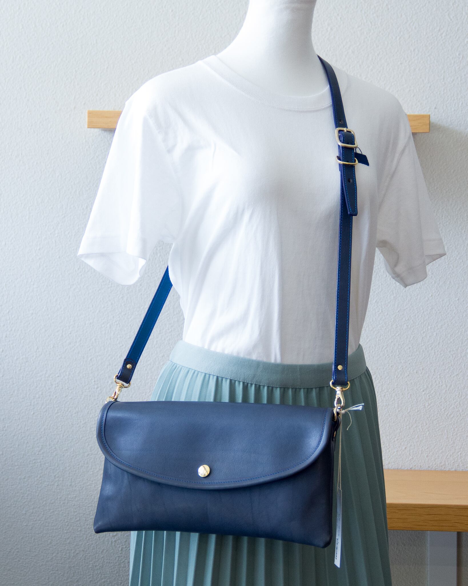 展示品SALE!! 30%OFF!】イタリアンレザーポシェット ブルー | KEETS