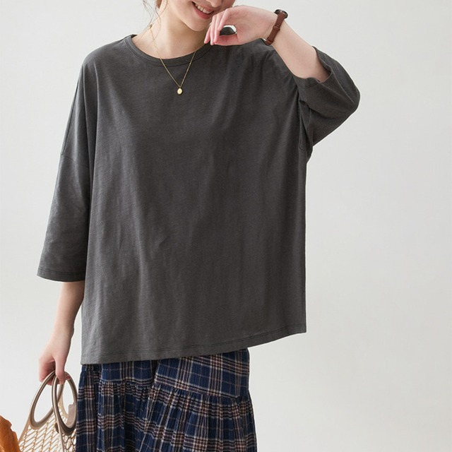 loose fit three quarter sleeve top