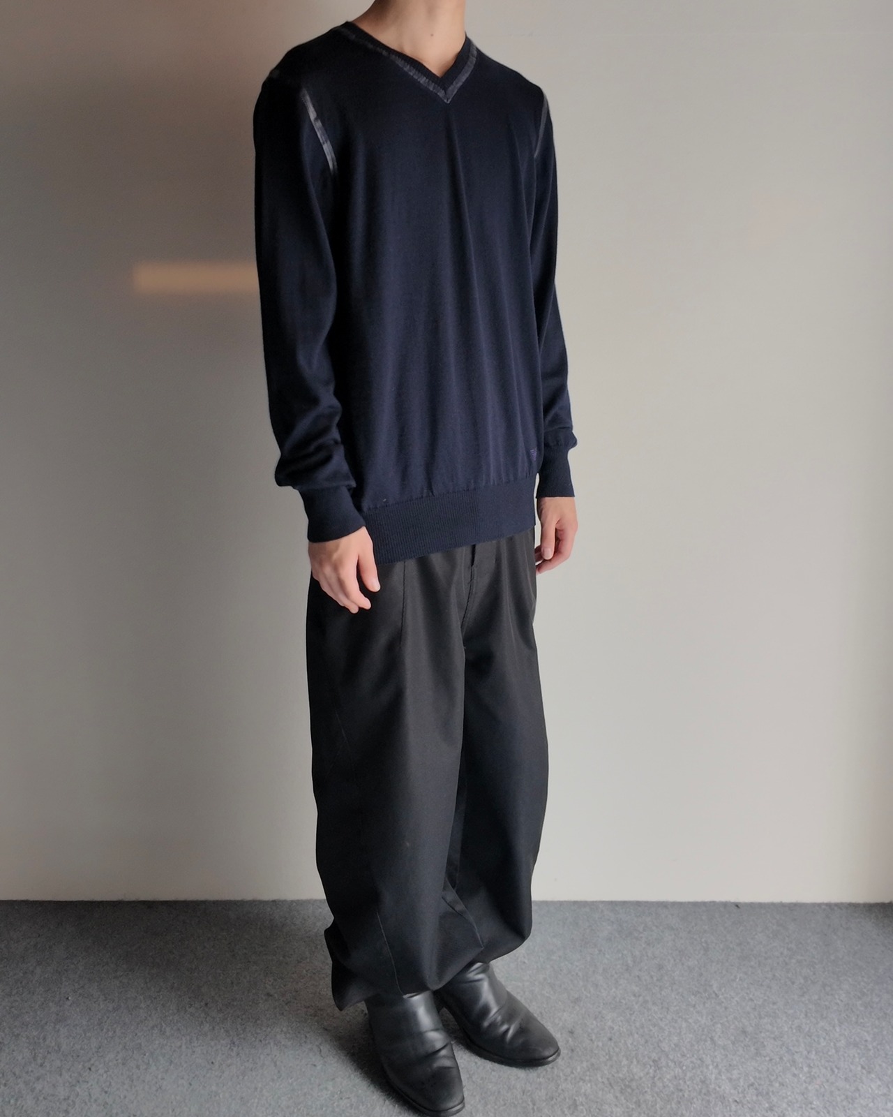 【EMPORIO ARMANI】bondage tape v-neck knit