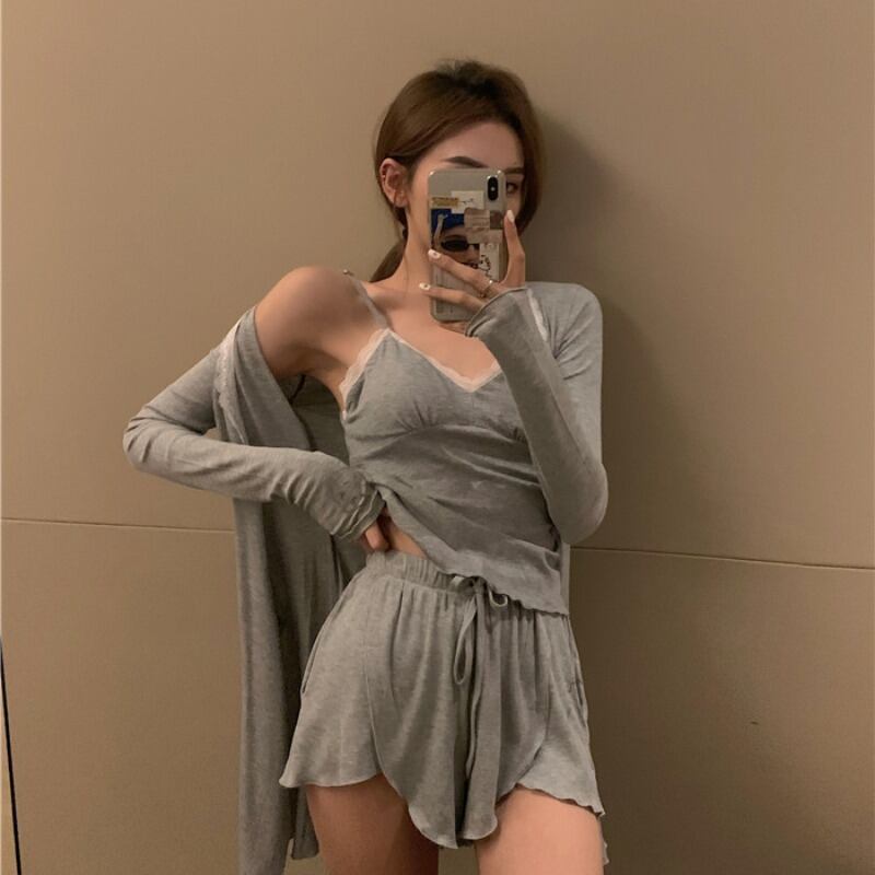 パジャマスーツ女性秋薄スリング2020新作ショートパンツ+長袖カーディガンホームサービスツーピーススーツ ブラックストロベリース4260530454