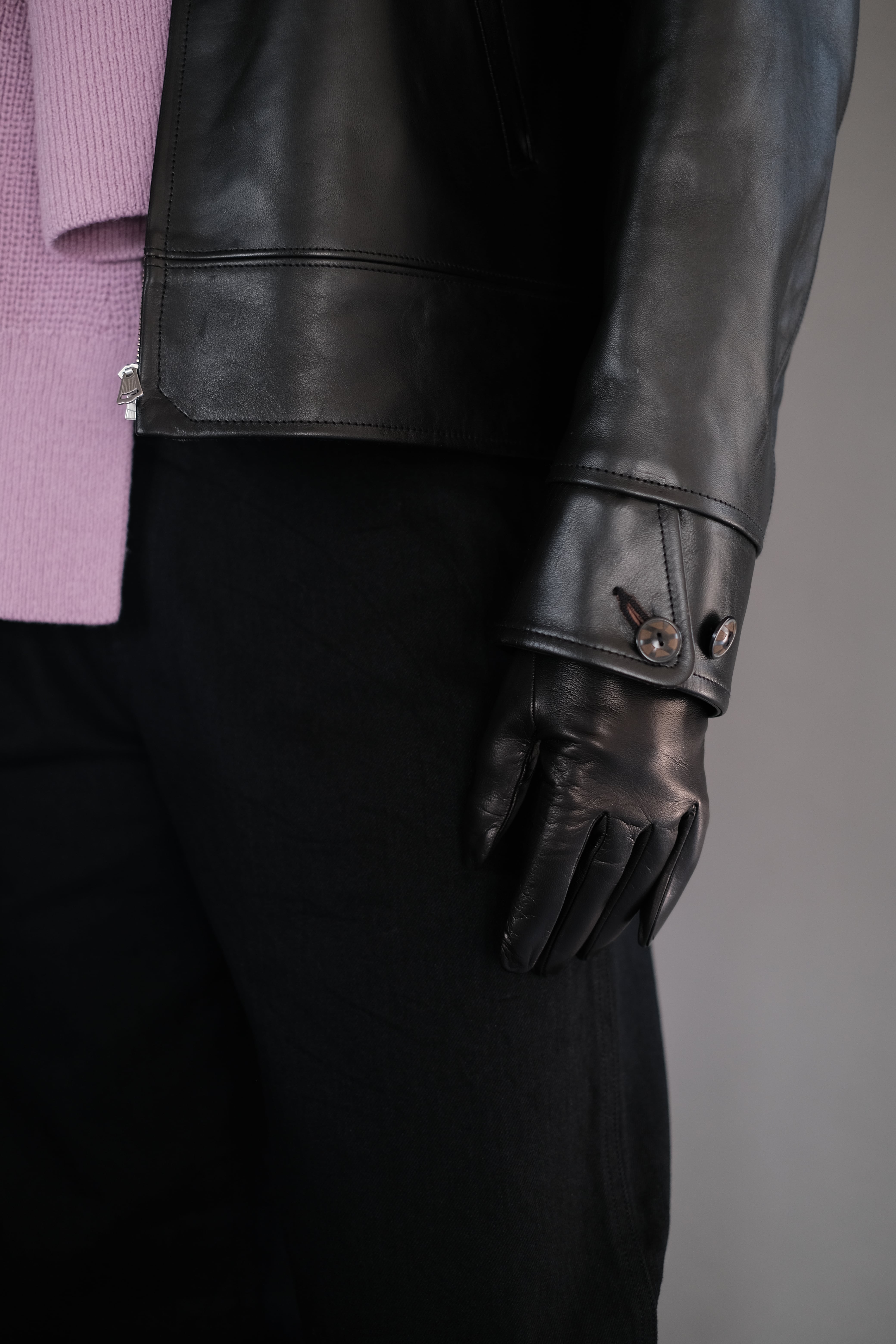 OMAR AFRIDI / GURVED GLOVES 
