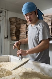 四日仕込みの贅沢 生糀 半枚【冷蔵便】 | 若宮糀屋