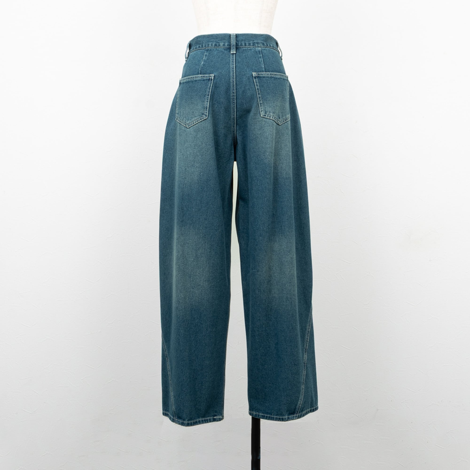 PASSIONE／パシオーネ】タックカーブデニムパンツ（ネイビー） | La