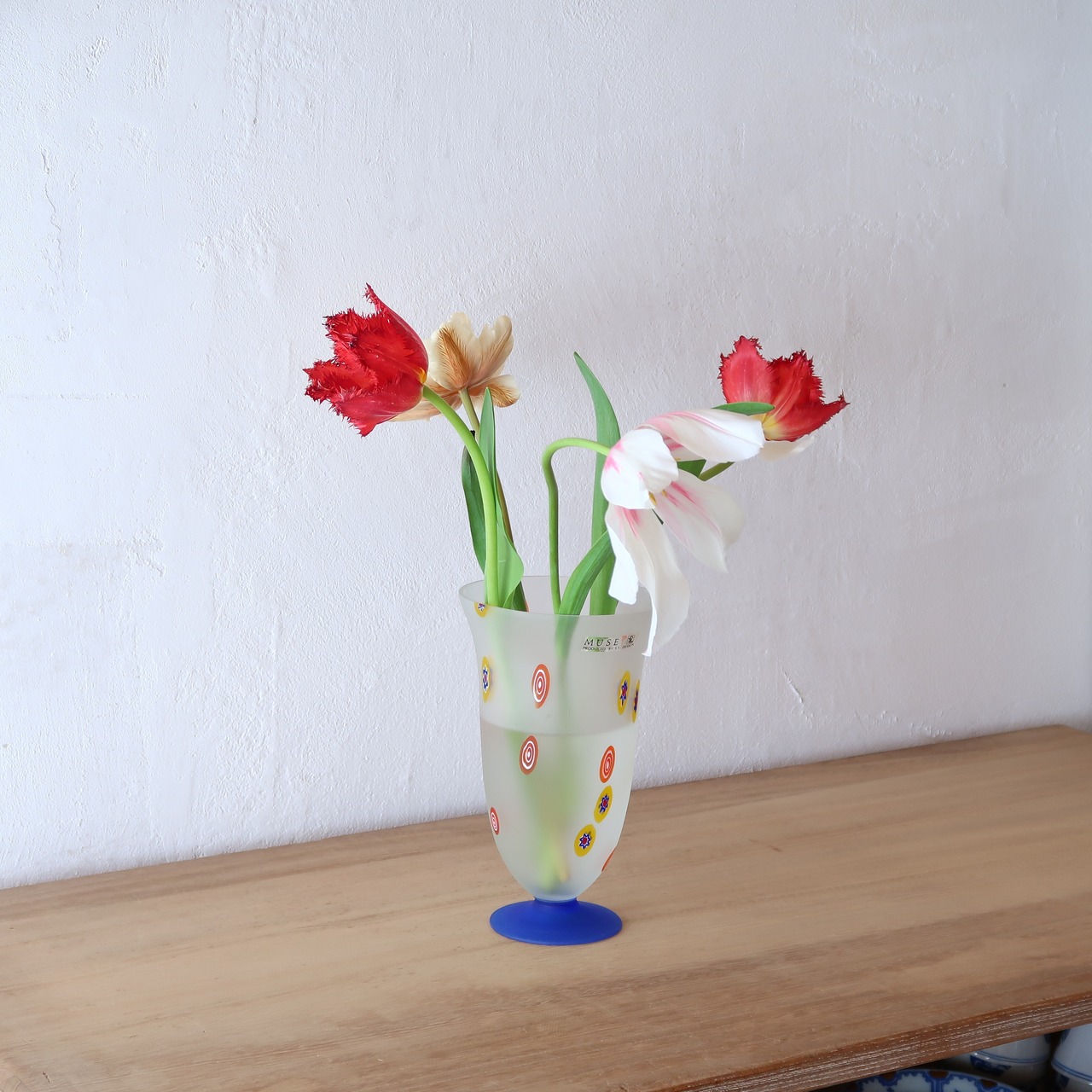 切り絵のような花瓶