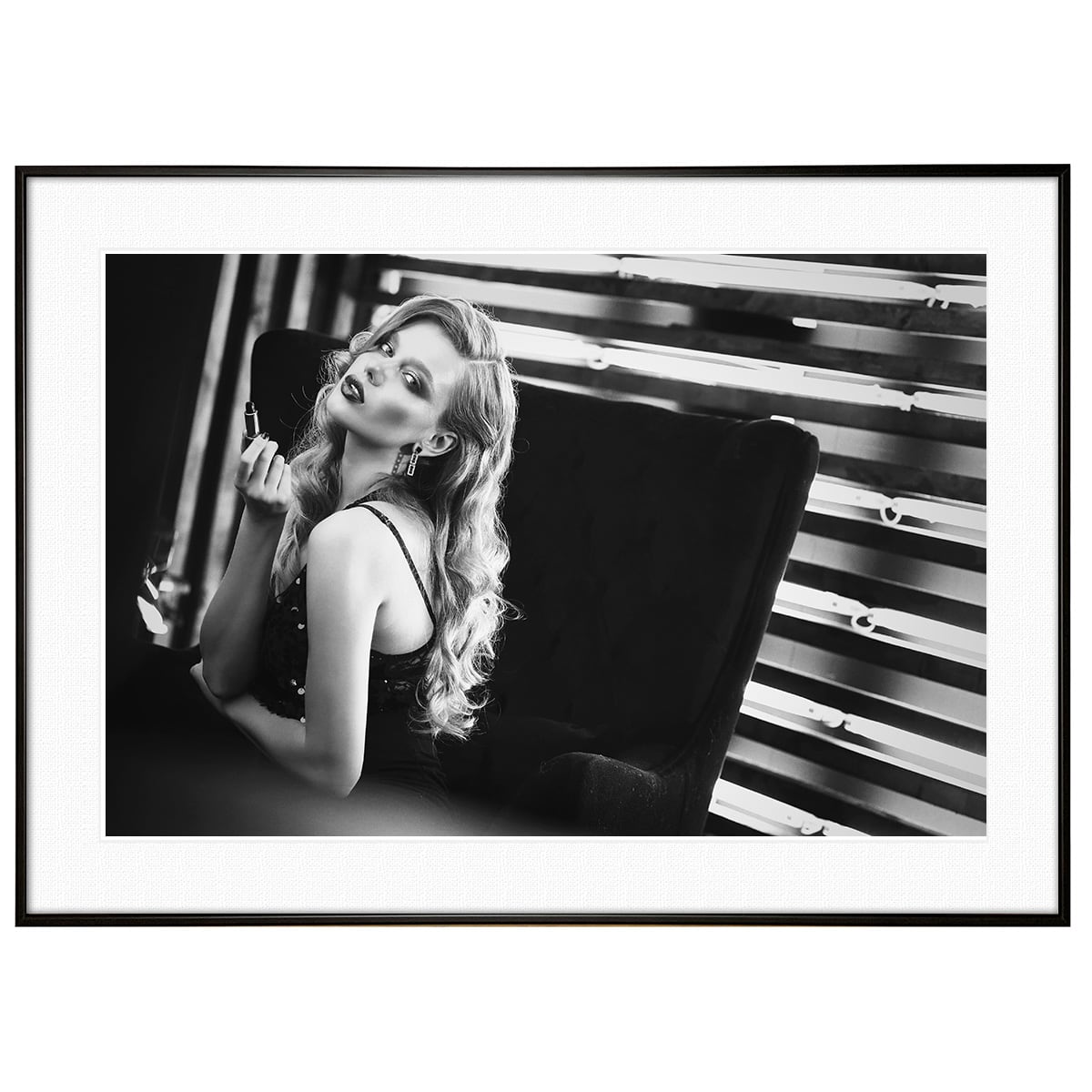 人物写真 艶やかに微笑む女性 インテリアモノクロアートフォトポスター額装 AS4670