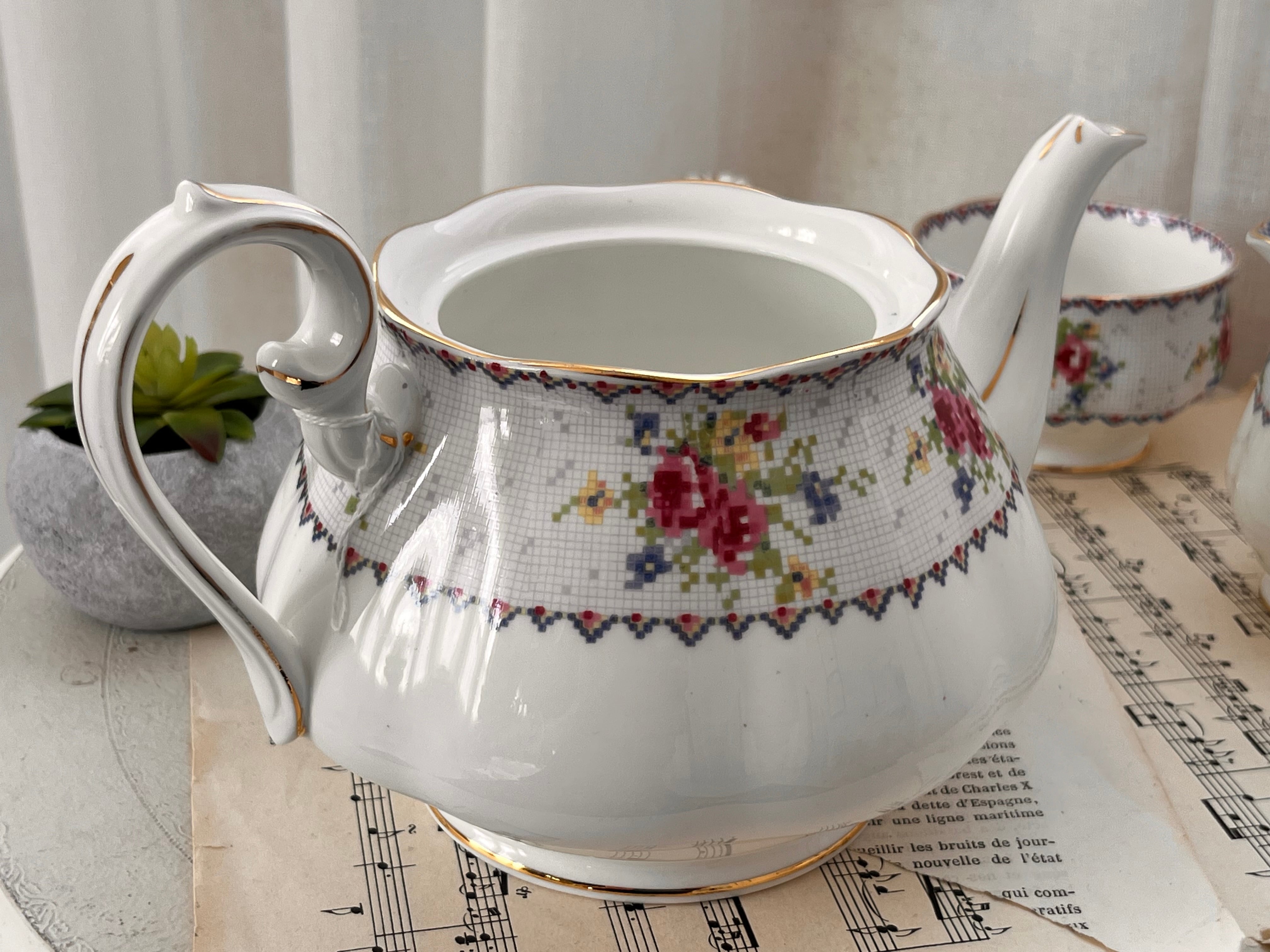 ロイヤルアルバート☆プチポワン☆ティーポット セット ROYAL ALBERT