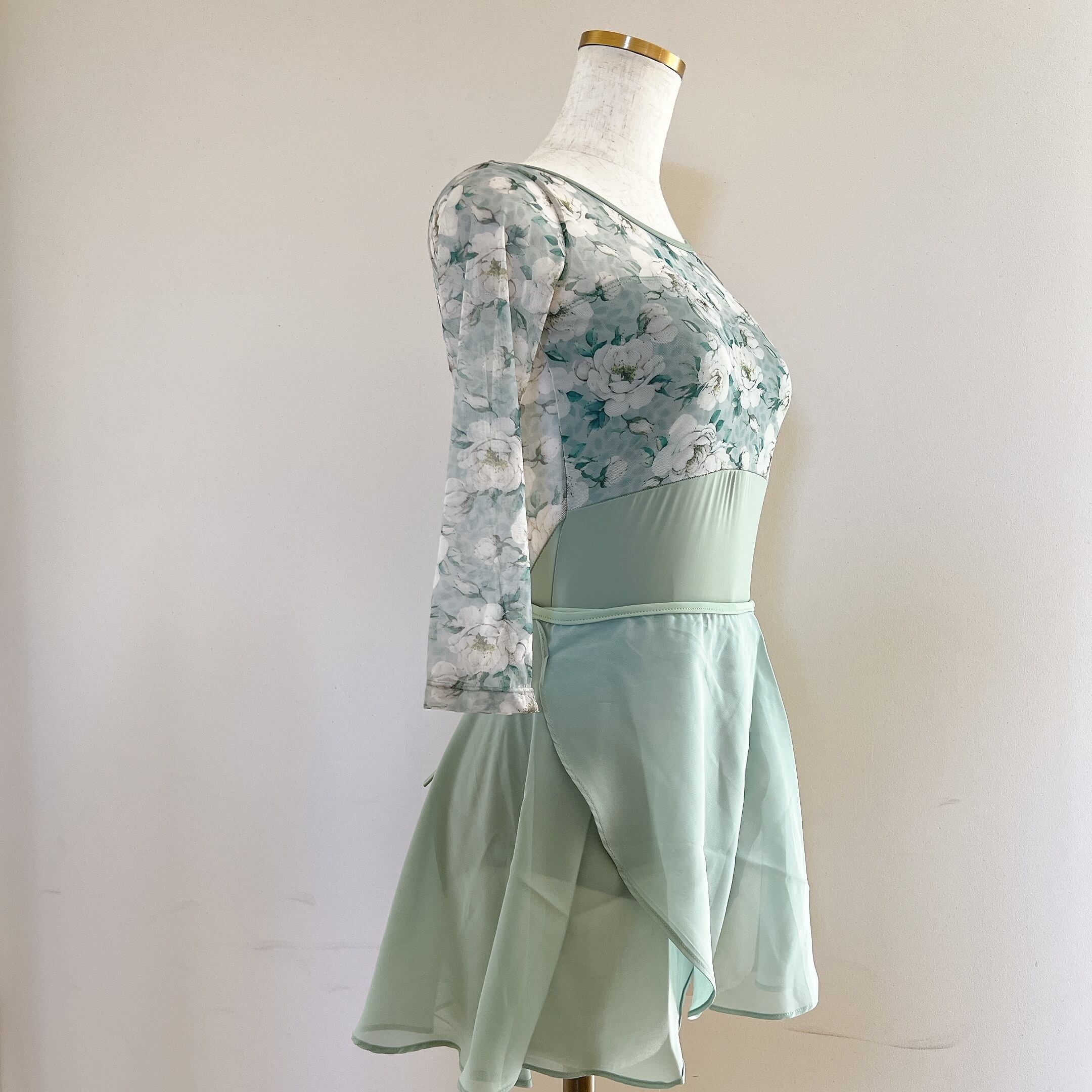 新品 ルルレモン トップス バレエ 長袖 フラワーメッシュ ノー