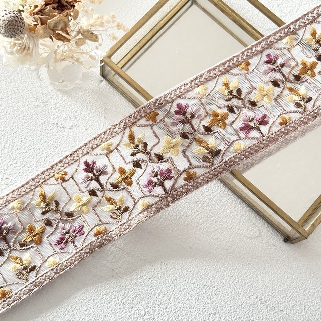 　[グレープイエロー]　インド刺繍リボン　3404