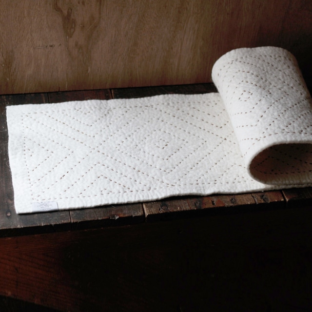 羊毛フェルトの刺繍ベンチマット