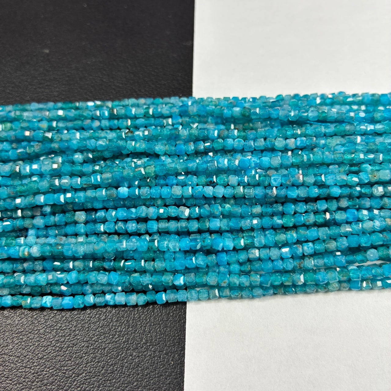 アパタイト キューブ 青 2.5㎜ | K0075