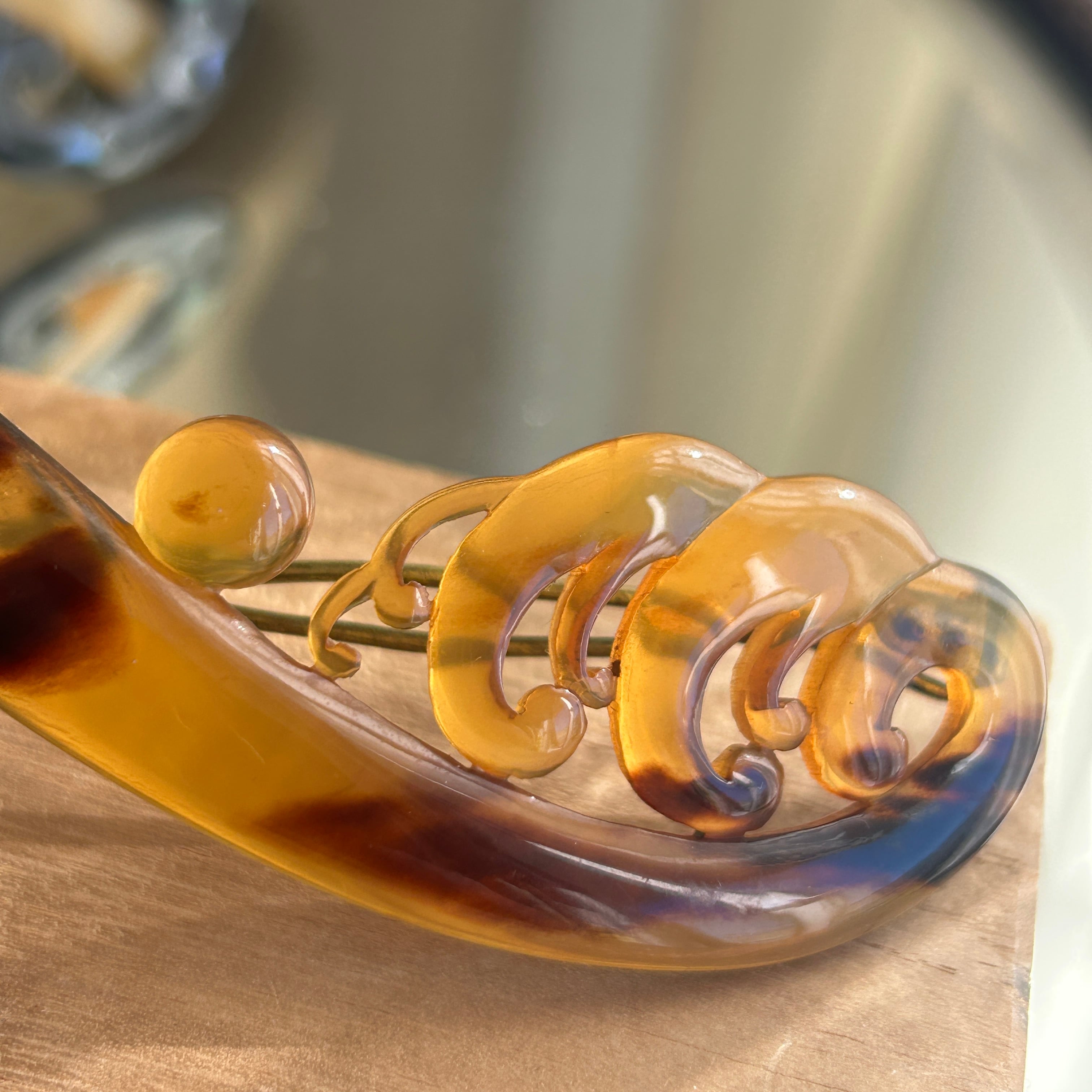 アンティーク　浪に飛沫しらたまの髪留め