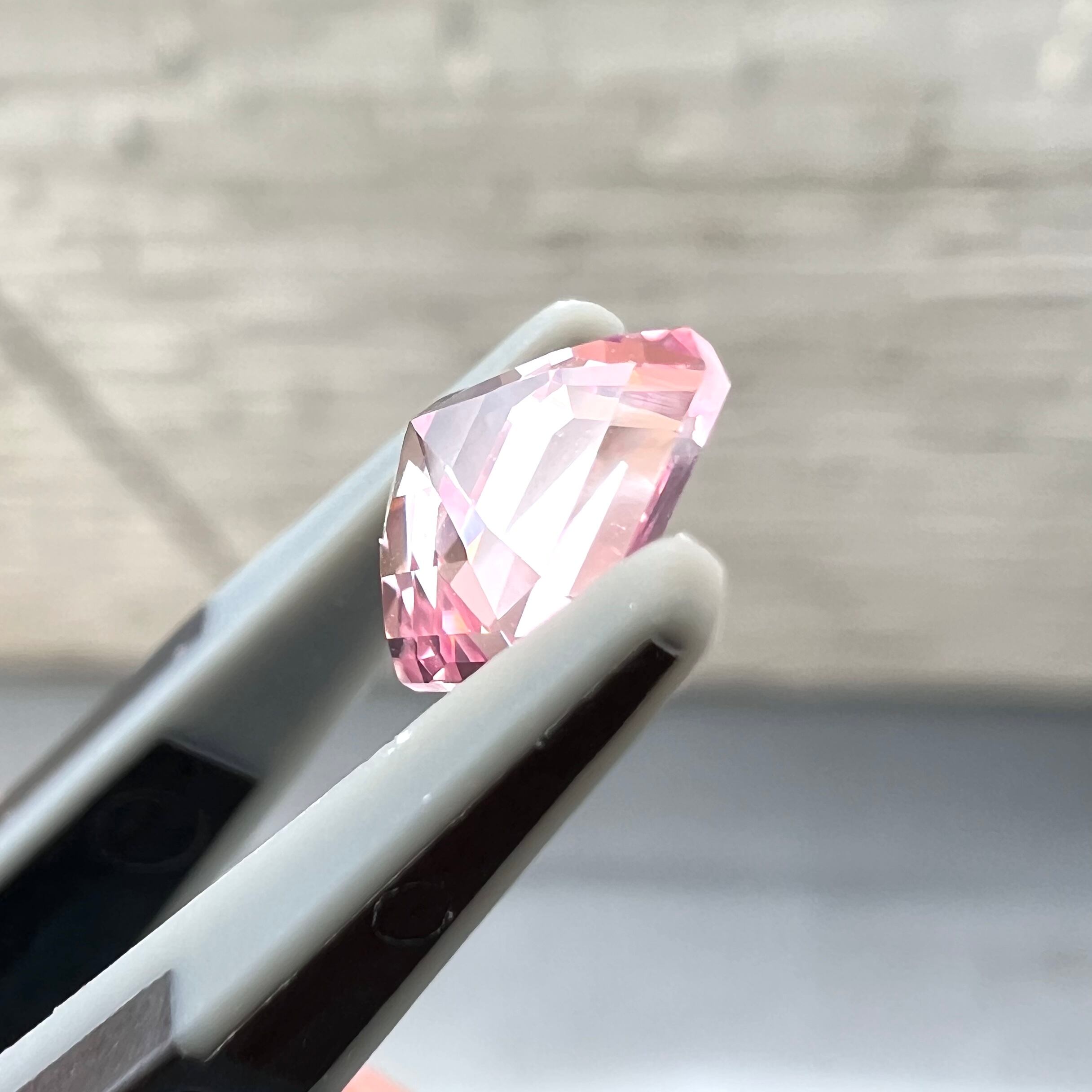 再結晶ピンクサファイア 桜色 アッシャーカット 1.7ct ジュエリールース