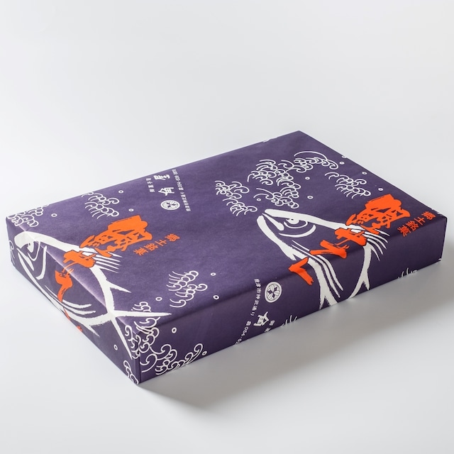 【焼津市】御菓子司 角屋　トロ箱入りかつおサブレ（30枚）とオリジナルミニトートセット[Yaizu City] Kadoya, confectioner	 Bonito sablé (30 pieces) in toro box and original mini tote set