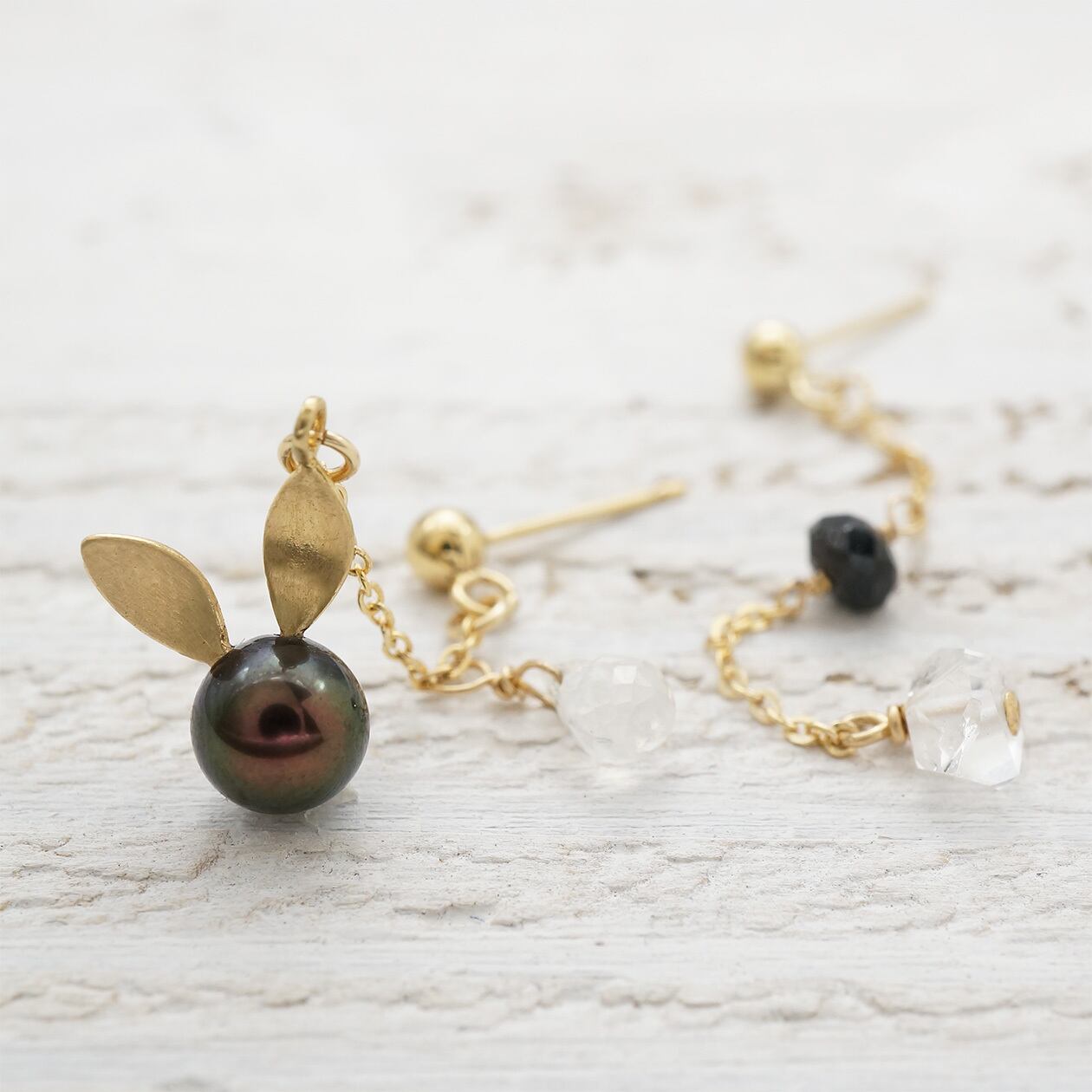 黒うさぎパールピアス | Mewarf 