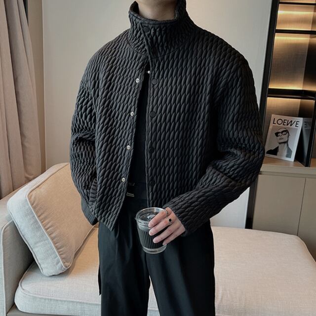 【予約販売】ブルゾン アウター ハイネック エンボス加工 冬 防寒 ブラック ジャケット ショート丈 メンズ カジュアル 男前 こなれ感 お洒落 韓国 トレンド 秋 冬 M/L/XL