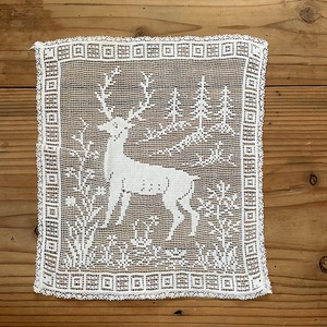 鹿模様の布のようなもの