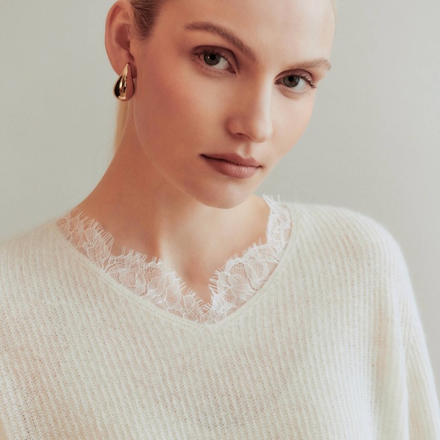 オスカリート　Alpaca　レースVネックセーター　