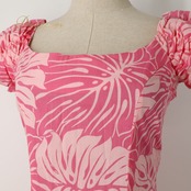 フラダンス 衣装 CC Fashions CCファッション ワンピース ドレス ピンク系 モンステラ柄 植物柄 ハワイアンプリント ハワイアン アロハ フラ ダンス レッスン 練習 ハワイアンダンス フリル フレアスカート ホワイト系 ハワイ製 華やか かわいい おしゃれ 上品 大人っぽい ダンス衣装