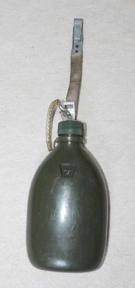 水筒傷あり ジャンク放出 スエーデン軍用 樹脂水筒 ボトル 未使用傷錆多数有り 1個